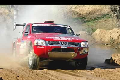En coches, Ari Vatanen (Nissan) consiguió su quincuagésima victoria de etapa en el Dakar. El piloto finlandés ha ganado cuatro veces la carrera.