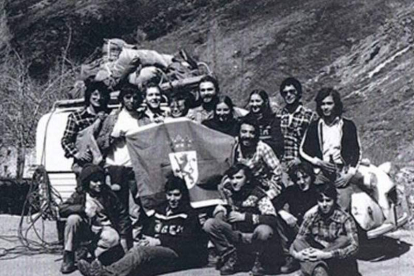 Espeleólogos del GEM, en La Vega de Liordes en 1977. Foto: GEM.
