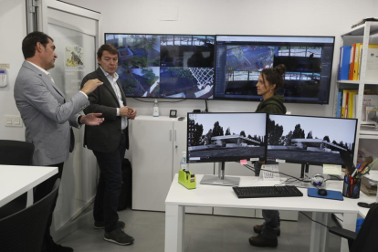 Mañueco, visita las instalaciones del Centro de Cría del Urogallo en la Finca Valsemana de La Ercina junto a Suárez Quiñones. RAMIRO