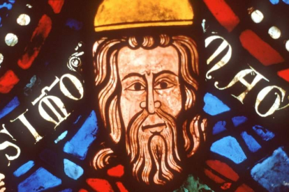Muchos historiadores se han pregunta qué pinta el vitral de Simón el Mago en un templo cristiano como la Catedral. DL