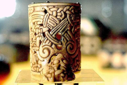 En 1990 el ídolo vikingo, como se conoce a una pequeña figurita de cinco centímetros, fue ‘redescubierta’ por arqueólogos daneses. Sigue siendo una de las piezas más extrañas que atesora San Isidoro. J. CASARES