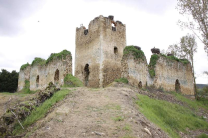 El ILC aporta 270.000 euros para la restauración del castillo de Villapadierna. CAMPOS