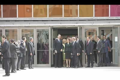 Ya en el exterior del edificio, los Príncipes, que almorzaron en un restaurante de la capital, expresaron su agrado por las piezas vistas en el recién inaugurado museo.