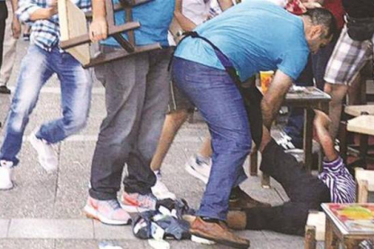 El propietario de un bar y otros hombres fueron los autores de una paliza a un refugiado sirio de apenas ocho años.