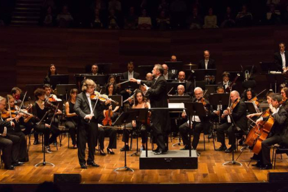 La Orquesta Sinfónica Ciudad de León Odón Alonso, el pasado octubre en el Auditorio en un concierto con Juraj Cizmarovic, violinista eslovaco. SECUNDINO PÉREZ