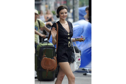 Miranda Kerr y su estilo informal se imponen justo en mitad de la tabla, en quinto lugar. Foto: AGENCIAS