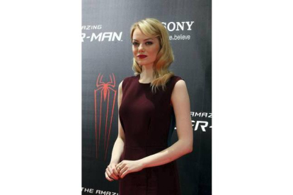 Emma Stone, protagonista de la nueva entrega de la pelicula 'Spiderman' es tercera en la lista por su elegancia sobre la alfombra roja. Foto: DAVID CASTRO