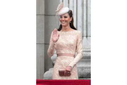 Catalina Middleton, duquesa de Cambridge, ocupa el segundo lugar en el 'ranking' por su estilo clásico. Foto: AP / LEON NEAL
