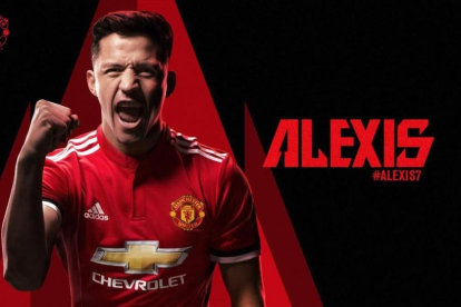 Alexis, con la camiseta de su nuevo club, el Manchester United