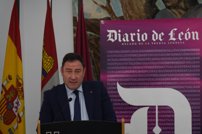 Ángel Zorita, director de Zona de Caja Rural, en la jornada sobre La Fuerza de los Regadíos, de Diario de León. MIGUEL