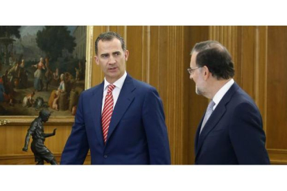 El rey con Mariano Rajoy esta tarde en la Zarzuela.