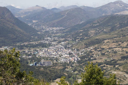 Vista general de Villablino, cuyo Ayuntamiento se promocionará para atraer población. JESÚS F. SALVADORES
