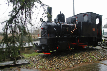 Una de las locomotoras más antiguas de León. FERNANDO OTERO