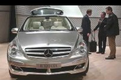 La 75 edición de la Feria Internacional del Motor de Génova, Suiza, concentra hasta el 13 de marzo más de 900 marcas de unos 30 países en 261 expositores con las últimas novedades del motor.
