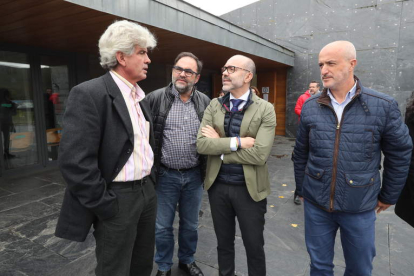Eduardo Prada, Alfonso Arias, el consejero Javier Ortega y Julio Arias, en octubre de 2019. DE LA MATA