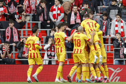 El Girona asalta San Mamés y vence por primera vez en su historia al Athletic a domicilio. L. TEJIDO