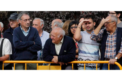 Apenas un 20% de los leoneses se preocupa de mirar hacia el futuro y buscar fórmulas de ahorro que complementen las pensiones públicas que percibirán. RAMIRO