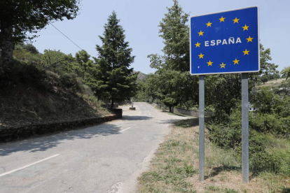 Límite fronterizo entre España y Portugal, por donde transitaría la autovía León-Braganza. ARCHIVO