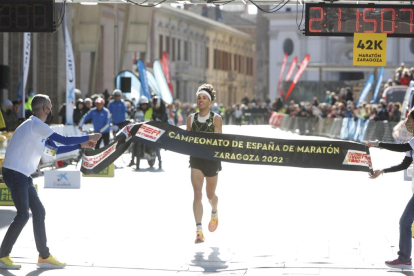 Jorge Blanco en el momento de cruzar la línea de meta como campeón de España. FEDERACÓN ESPAÑOLA DE ATLETISMO