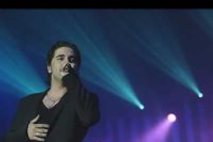 David Bustamante dió el pistoletazo de salida de su gira por España en León, donde cantó ante 3.000 espectadores los temas de su último disco <i>Así soy yo</i>.