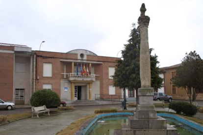 Imagen de la fachada del Ayuntamiento de Villademor de la Vega.
