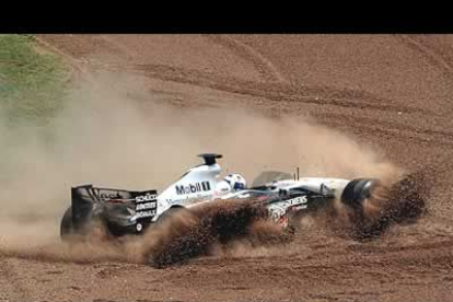 Coulthard se salió de la pista  y tuvo que abandonar.