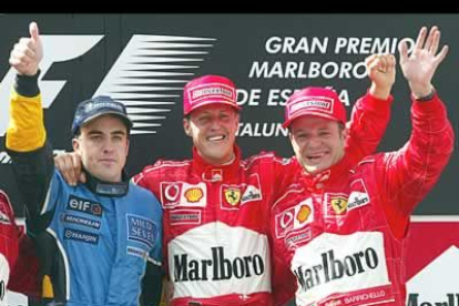 El podio, con Alonso, Schumacher y Barrichello. El piloto asturiano maravilló en el Circuit de Catalunya con un histórico segundo puesto.