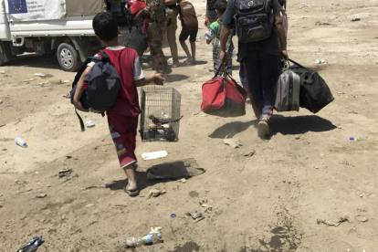 Un niño iraquí huye del avance de los guerreros yihadistas. ISAAC J. MARTÍN