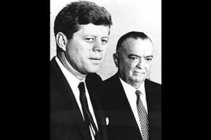 Kennedy con una figura mítica de la Guerra Fría, el director del FBI Edgard Hoover.