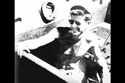 John F. Kennedy en 1943, cuando era teniente de la marina de los EE.UU., en la Segunda Guerra Mundial.