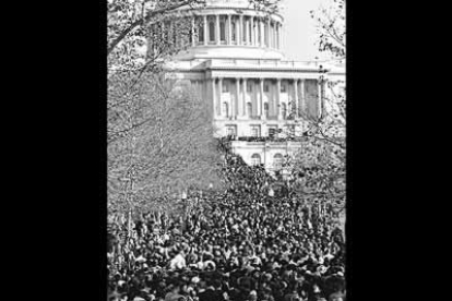 Manifestación del 24 de noviembre de 1963. Washington se echaba a la calle en señal de duel o por el asesinato del presidente más carismático de la historia de Estados Unidos.