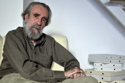 El veterano artista Isidoro Valcárcel Medina, al que el Musac dedica una exposición sobre sus ‘Arquitecturas prematuras’. SANDRA JABALERA