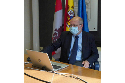 Igea en su despacho durante una entrevista ‘online’. JCYL
