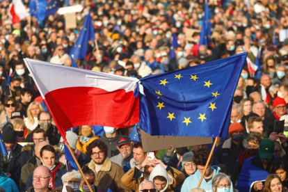 Multitudinaria manifestación en Cracovia a favor de la Unión Europea. ART SERVICE 2