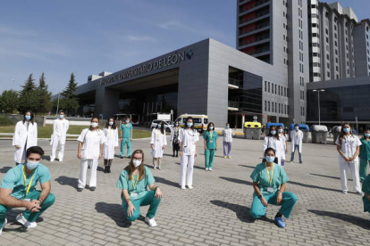 Una de las últimas promociones de MIR en el Hospital Universitario, cuyas instalaciones podrían usarse para las prácticas de alumnos de Medicina. RAMIRO