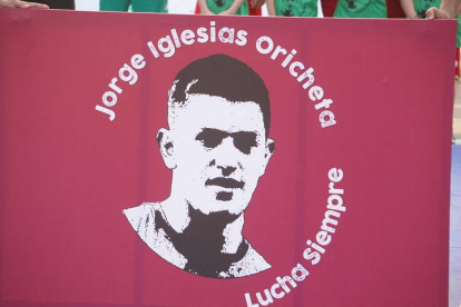 La Catedral fue el escenario del corro más emotivo de la Liga de Verano, el de San Froilán, que recordó a Jorge Iglesias, el joven luchador fallecido recientemente. J. NOTARIO