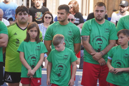 La Catedral fue el escenario del corro más emotivo de la Liga de Verano, el de San Froilán, que recordó a Jorge Iglesias, el joven luchador fallecido recientemente. J. NOTARIO