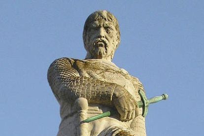 Estatua de Guzmán El Bueno en Tarifa, en la Alameda. DL