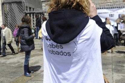 Manifestación en León de la Asociación SOS Bebés Robados en una imagen de archivo. JAVIER QUINTANA