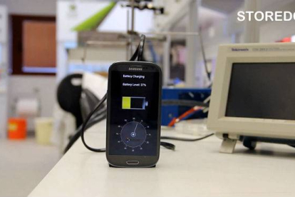 StoreDot desarrolla un aparato para cargar el móvil en 30 segundos.
