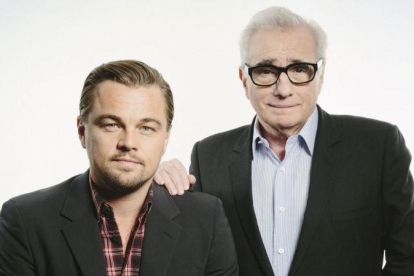 Leonardo DiCaprio y Martin Scorsese, en una foto promocional de la película El lobo de Wall Street (2013).