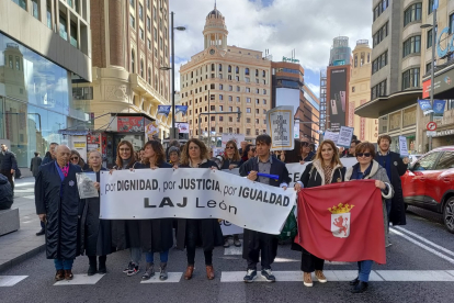 Letrados judiciales leoneses, hoy en la manifestación de Madrid. DL
