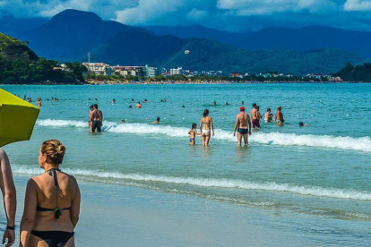 Playa brasileña de Ubatuba, donde los bañistas han conseguido hallar a los padres de un niño perdido.