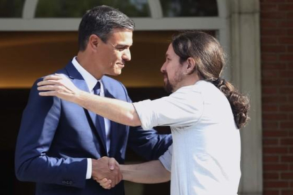 Pedro Sánchez recibe a Pablo Iglesias en la Moncloa el pasado 6 de septiembre.