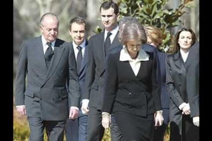 Don Juan Carlos y Doña Sofía llegaron acompañados de los Príncipes de Asturias, del presidente del Gobierno, de la presidenta de la comunidad de Madrid, Esperanza Aguirre, y el alcalde de la capital, Alberto Ruiz-Gallardón.