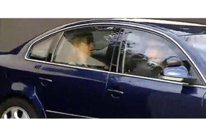 La infanta Cristina sale, esta mañana, de su casa en Pedralbes, para dirigirse al trabajo. TV-3