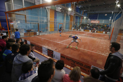 Aficionados en Tenis5Pádel durante uno de los campeonatos. JESÚS F. SALVADORES