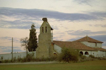 Valdefresno está compuesto por veinte pueblos que acumulan una riqueza patrimonial en iglesias, como esta de Villavente. JESÚS F. SALVADORES