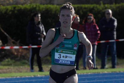 Blanca Fernández hizo doblete en la pista de la ULE. FERNANDO OTERO