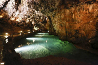 La Cueva del Valporquero es el lugar de Interés Geológico más conocido de la provincia.